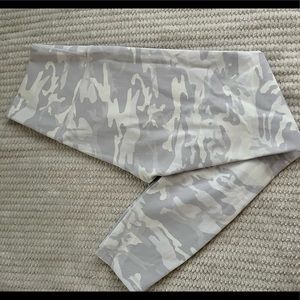 Sold!! Lululemon Wunder under pant